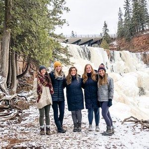 Meet your Posher, Elizabeth